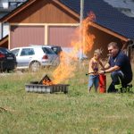 Umgang mit einem Feuerlöscher